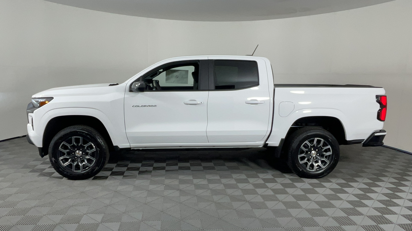 2024 Chevrolet Colorado 2WD LT 7