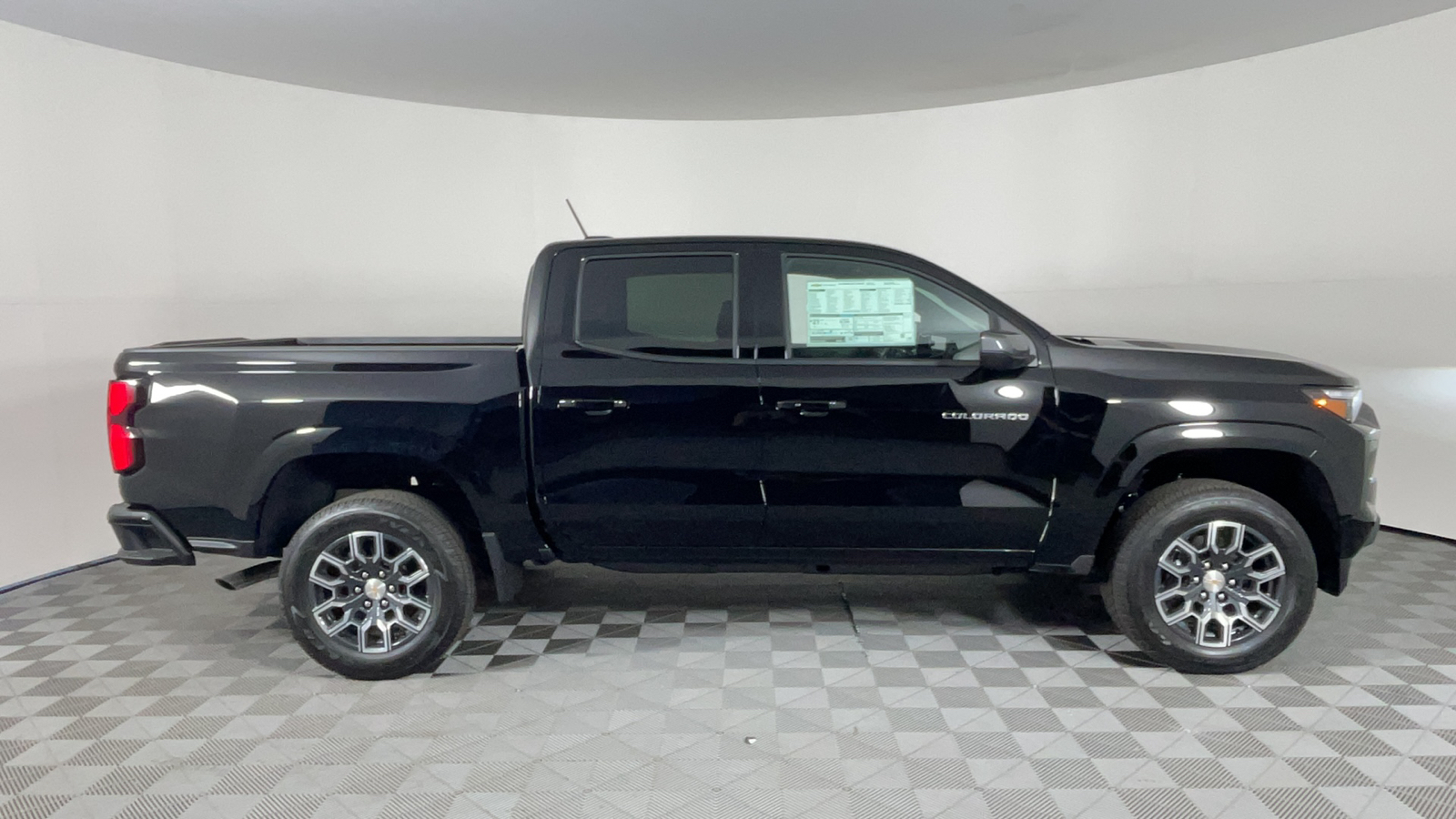 2024 Chevrolet Colorado 2WD LT 3