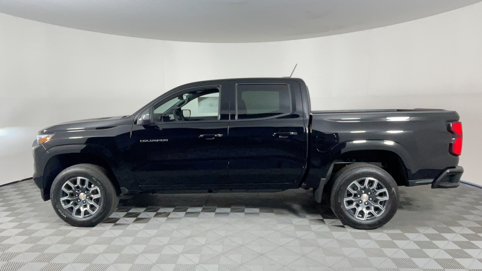 2024 Chevrolet Colorado 2WD LT 7