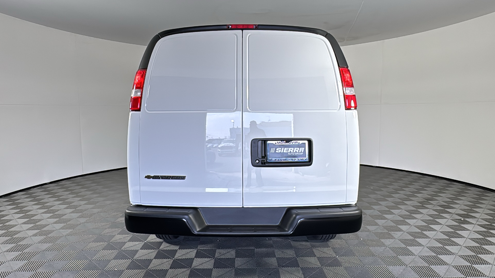 2024 Chevrolet Express Cargo Van  4