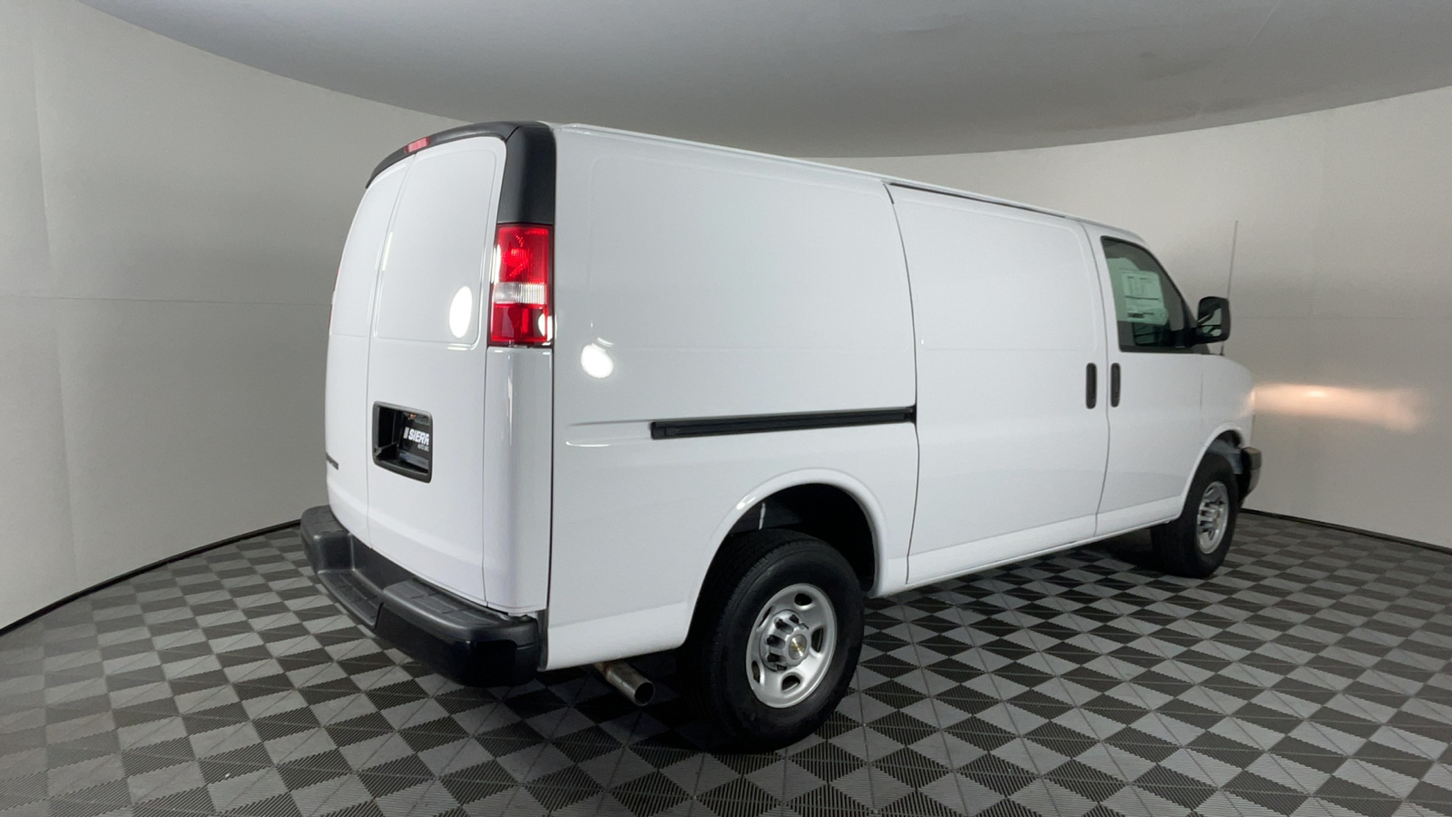 2024 Chevrolet Express Cargo Van  4