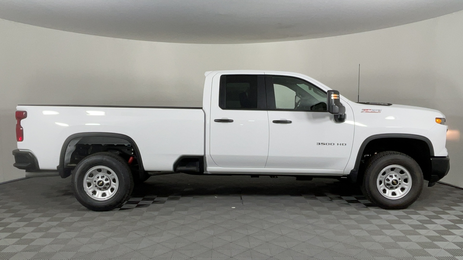 2024 Chevrolet Silverado 3500HD Work Truck 2