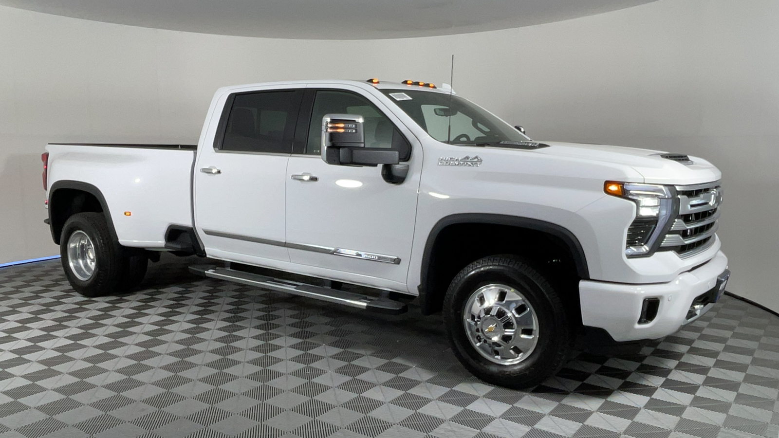 2024 Chevrolet Silverado 3500HD High Country 1