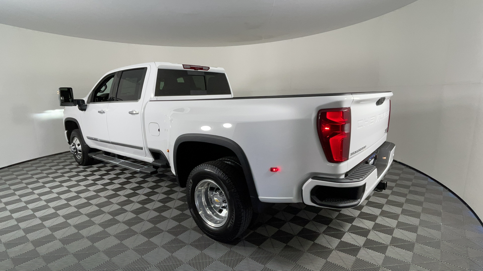 2024 Chevrolet Silverado 3500HD High Country 6