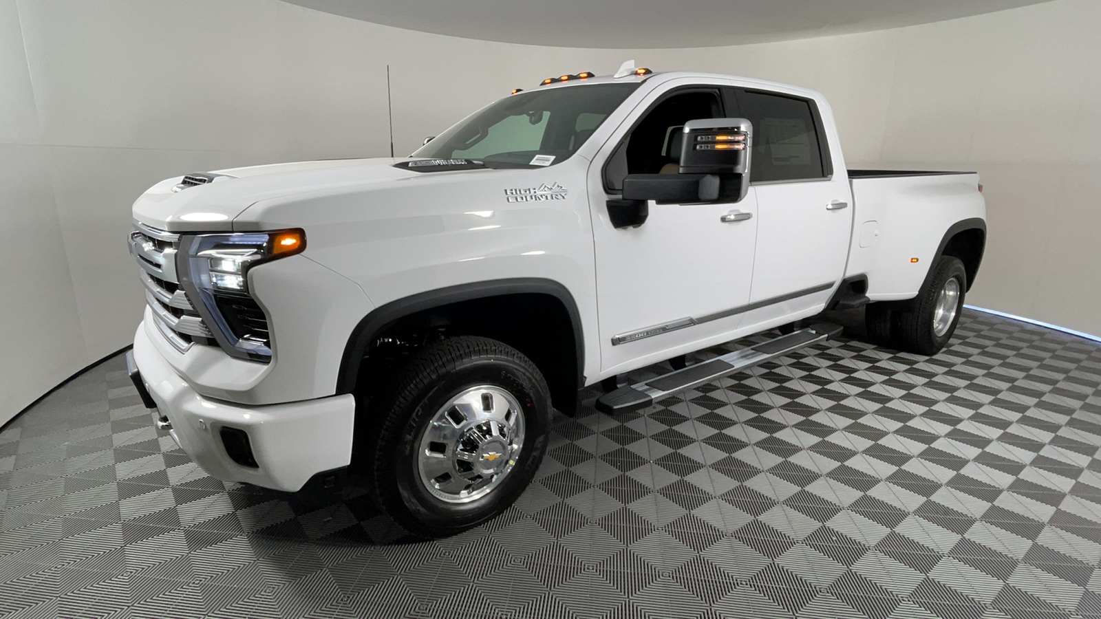 2024 Chevrolet Silverado 3500HD High Country 8