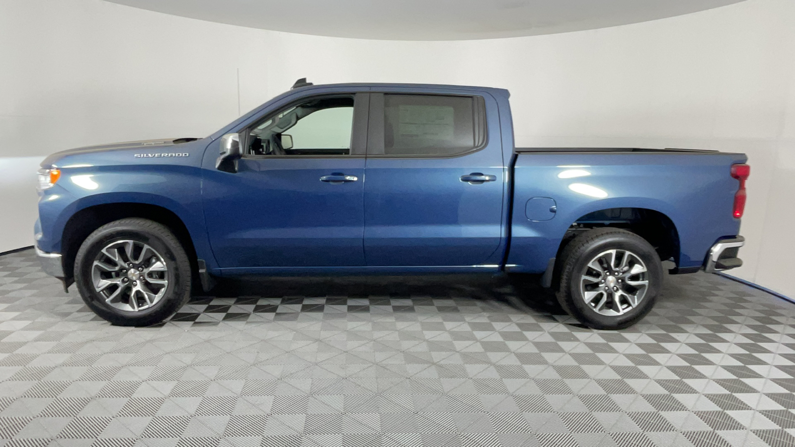 2024 Chevrolet Silverado 1500 LT 7