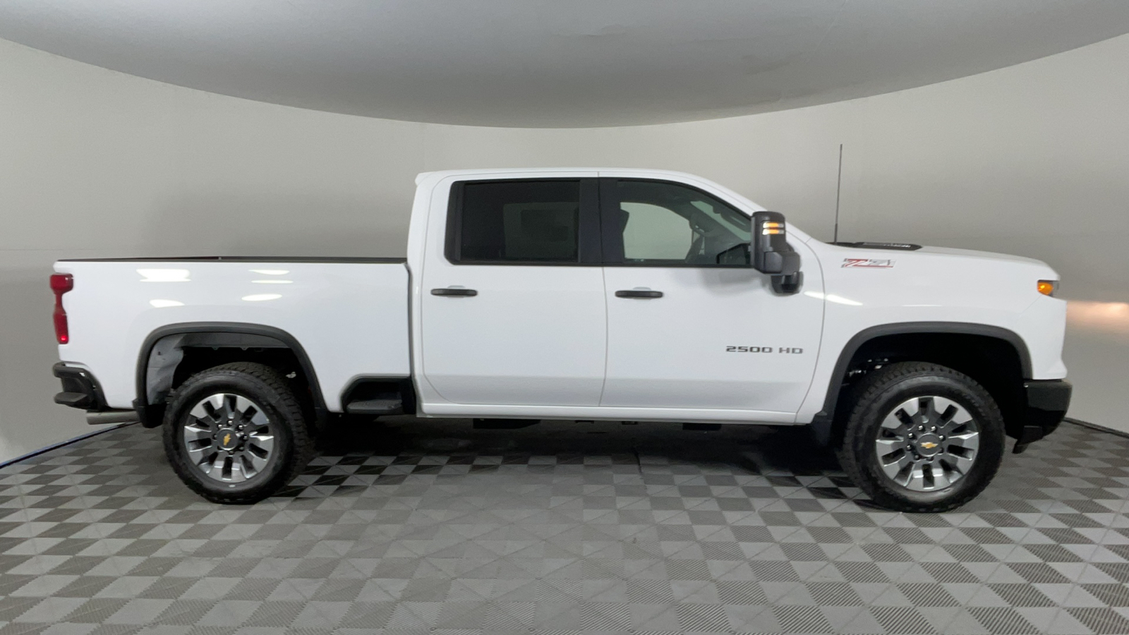 2025 Chevrolet Silverado 2500HD Custom 3