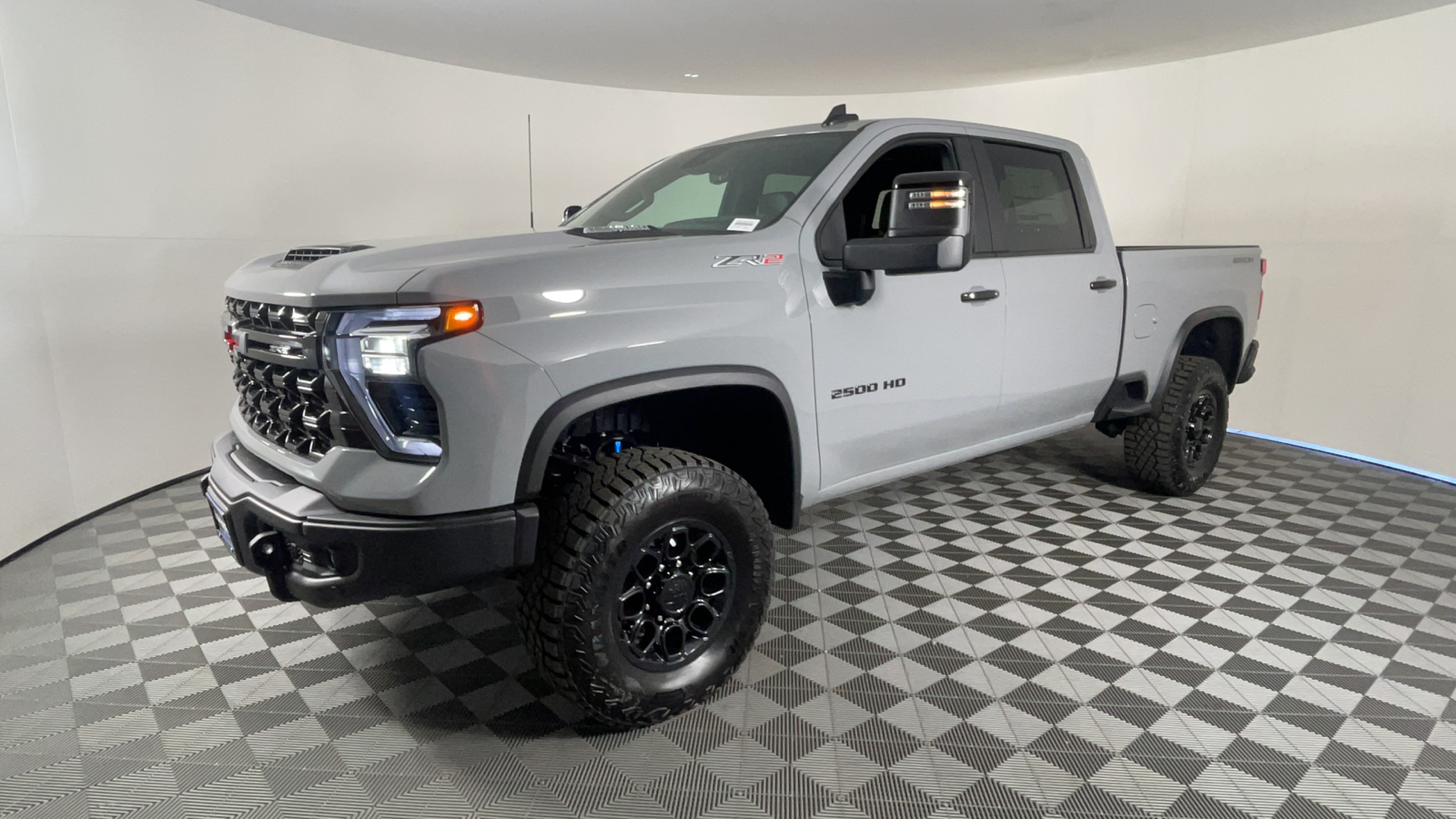 2025 Chevrolet Silverado 2500HD ZR2 8