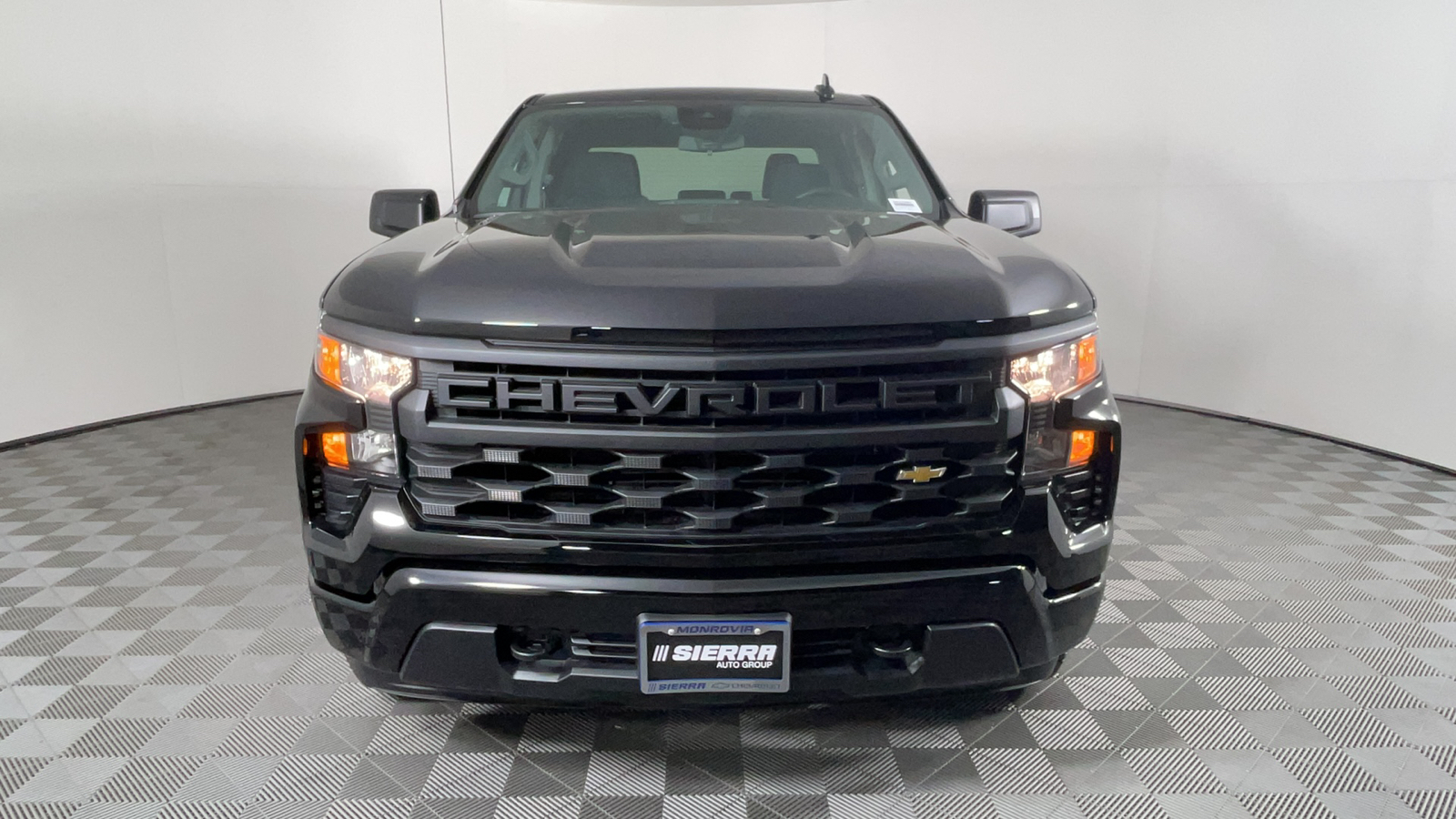 2025 Chevrolet Silverado 1500 Custom 9