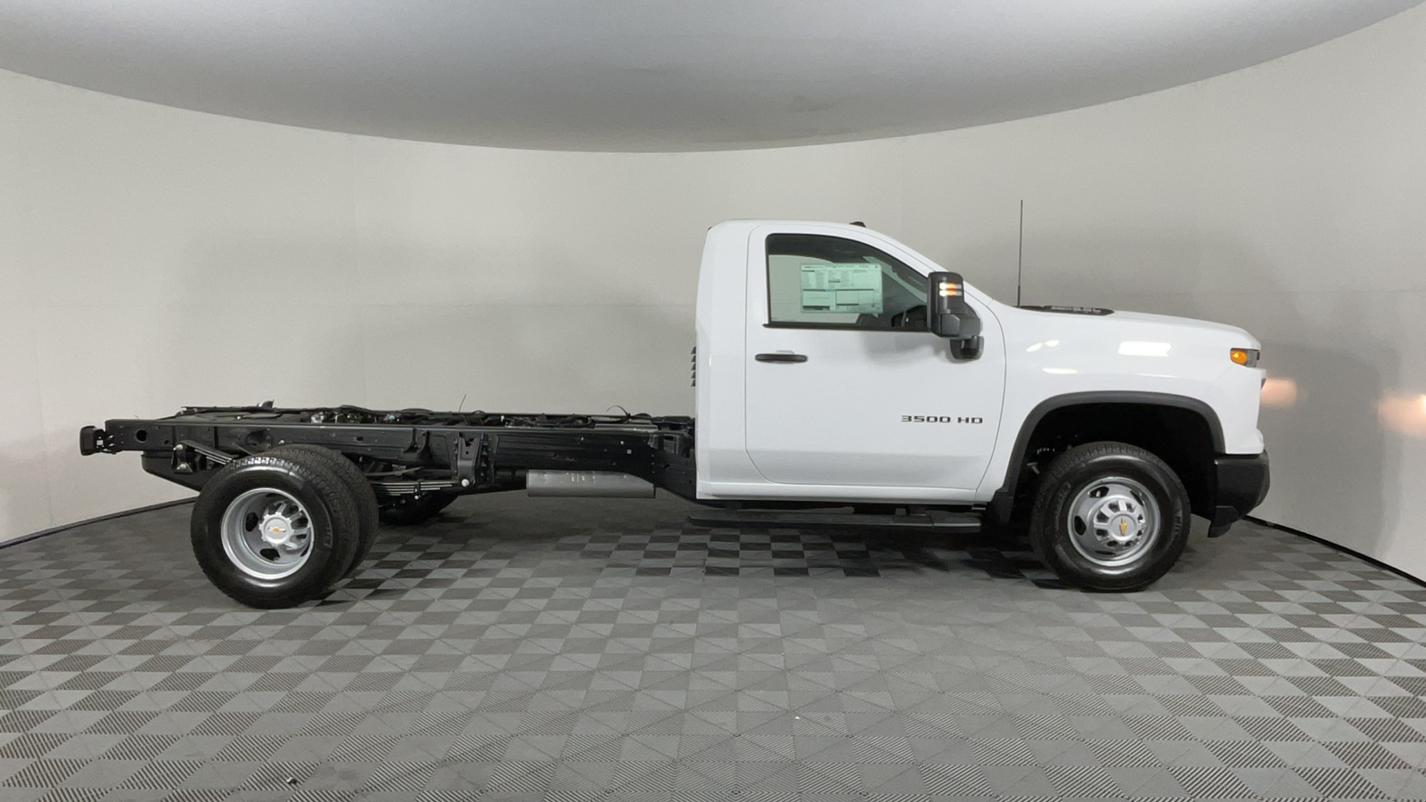 2025 Chevrolet Silverado 3500HD CC Work Truck 1