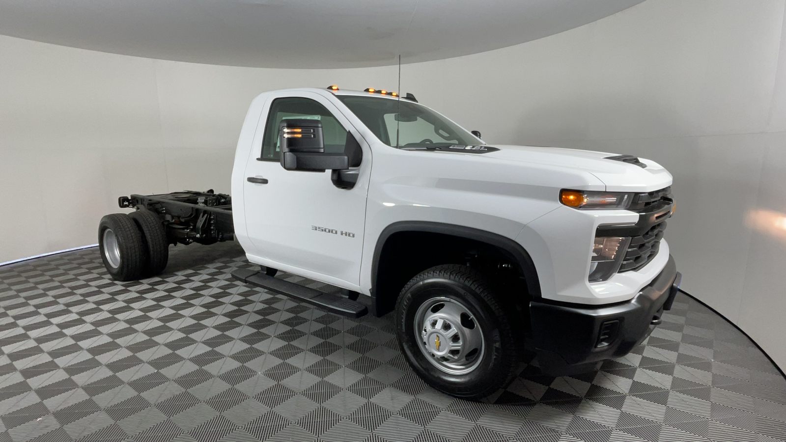 2025 Chevrolet Silverado 3500HD CC Work Truck 3