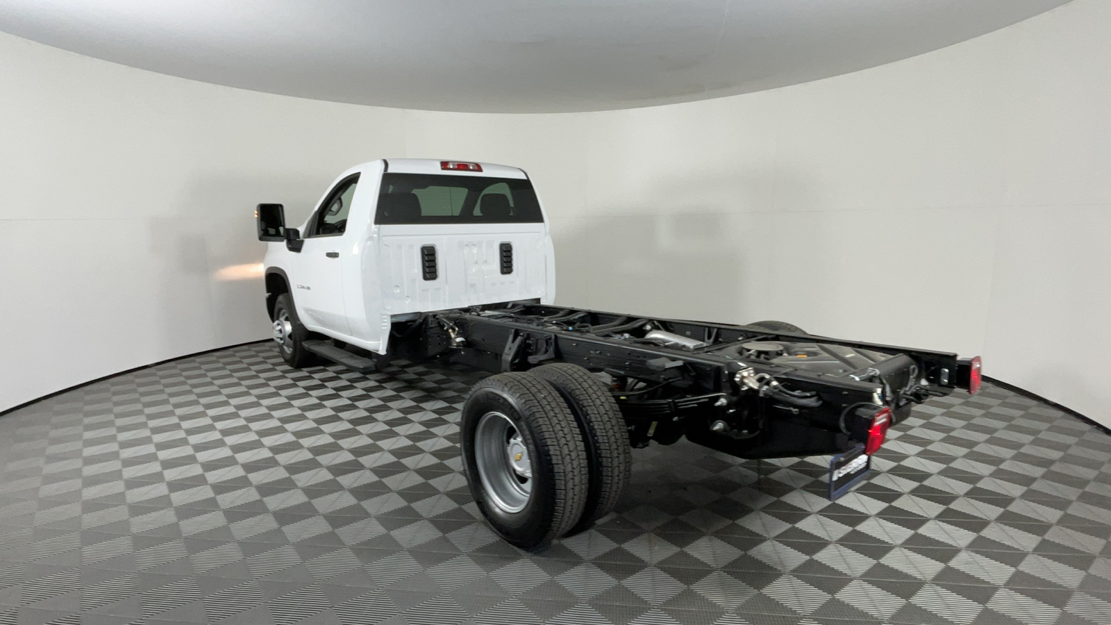 2025 Chevrolet Silverado 3500HD CC Work Truck 6