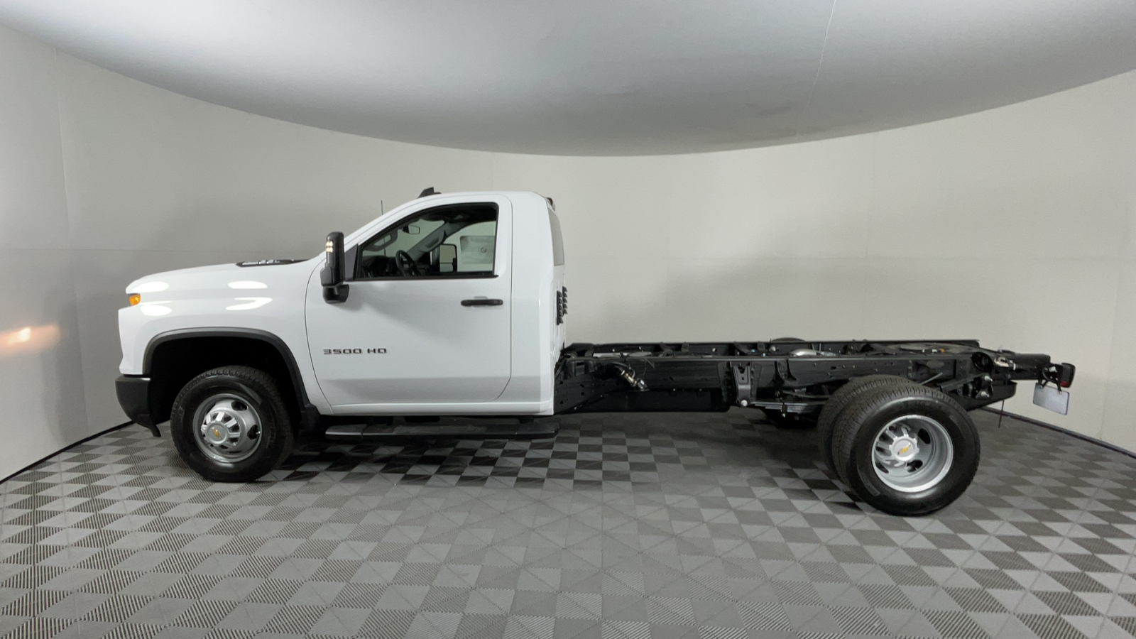 2025 Chevrolet Silverado 3500HD CC Work Truck 7