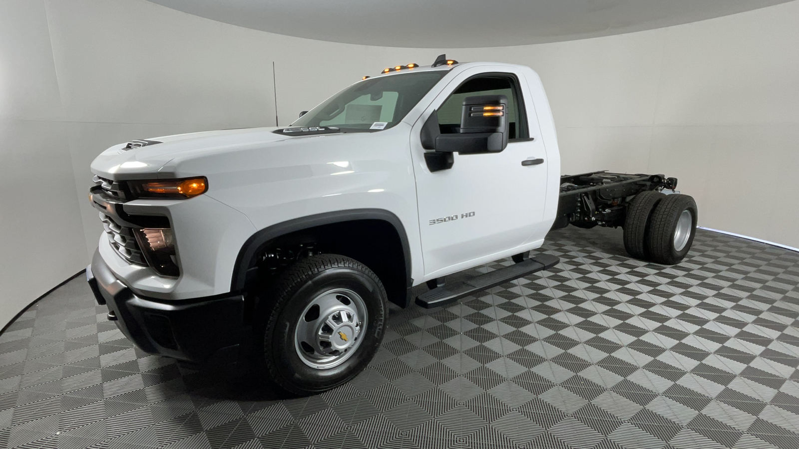 2025 Chevrolet Silverado 3500HD CC Work Truck 8