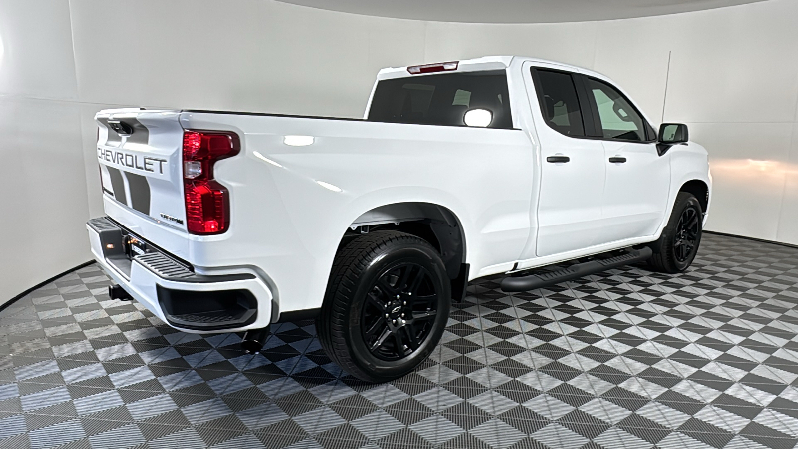 2025 Chevrolet Silverado 1500 Custom 3