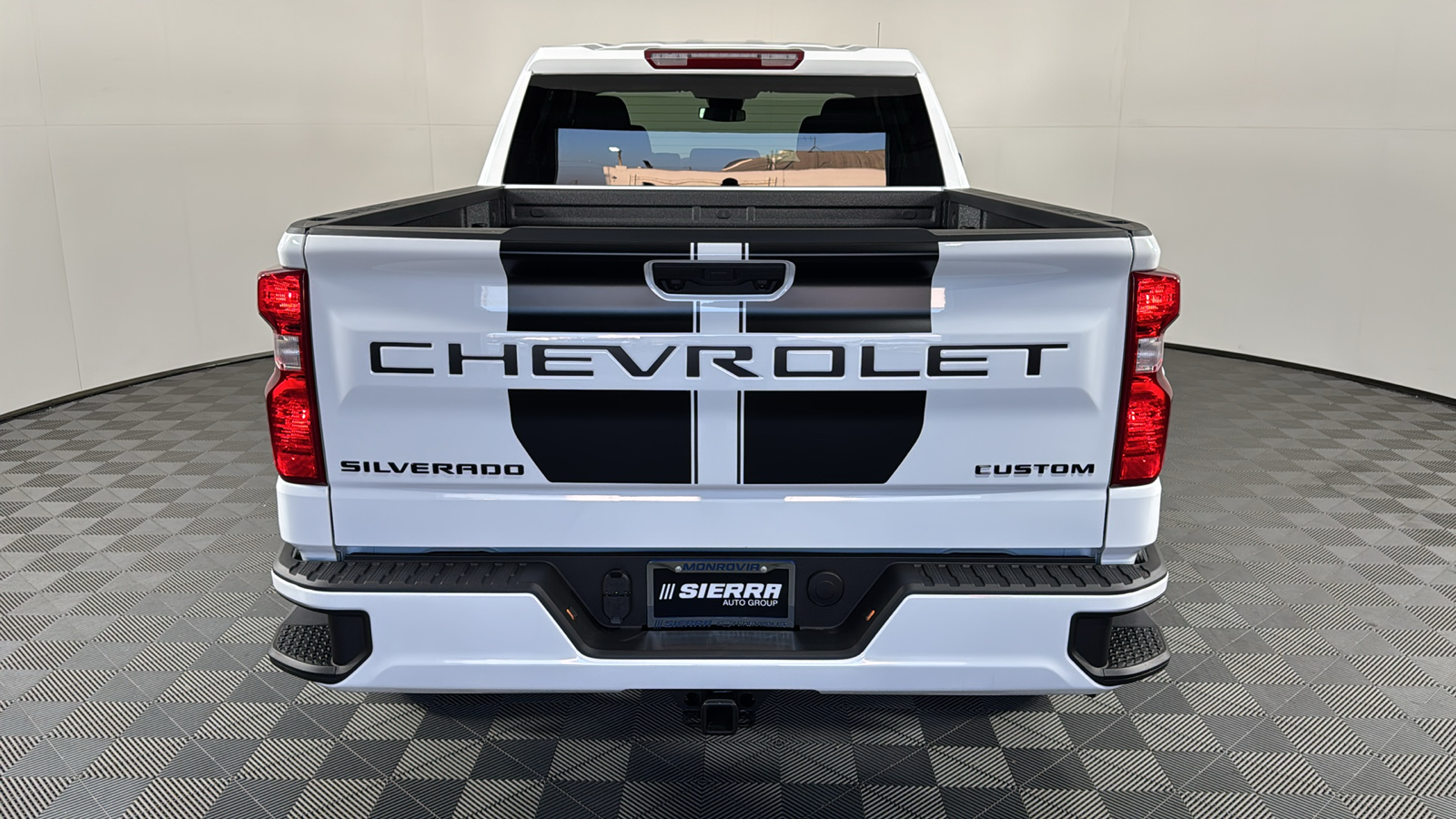 2025 Chevrolet Silverado 1500 Custom 4