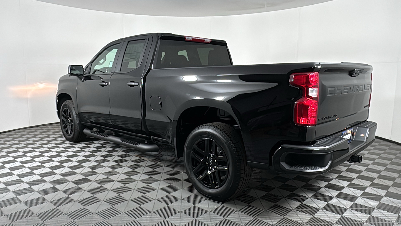 2025 Chevrolet Silverado 1500 Custom 5