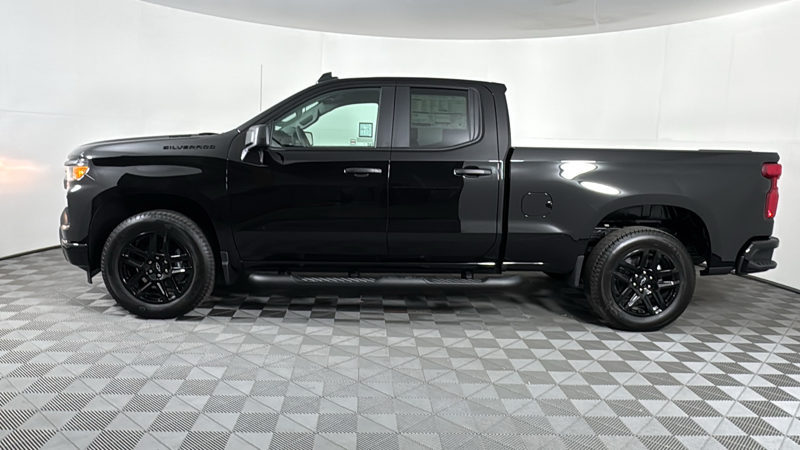 2025 Chevrolet Silverado 1500 Custom 6