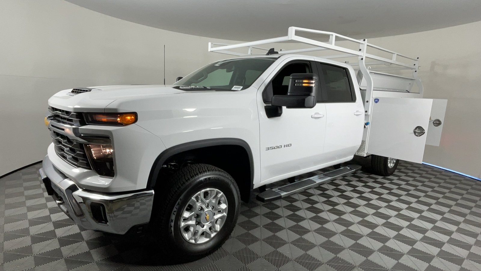 2025 Chevrolet Silverado 3500HD LT 8