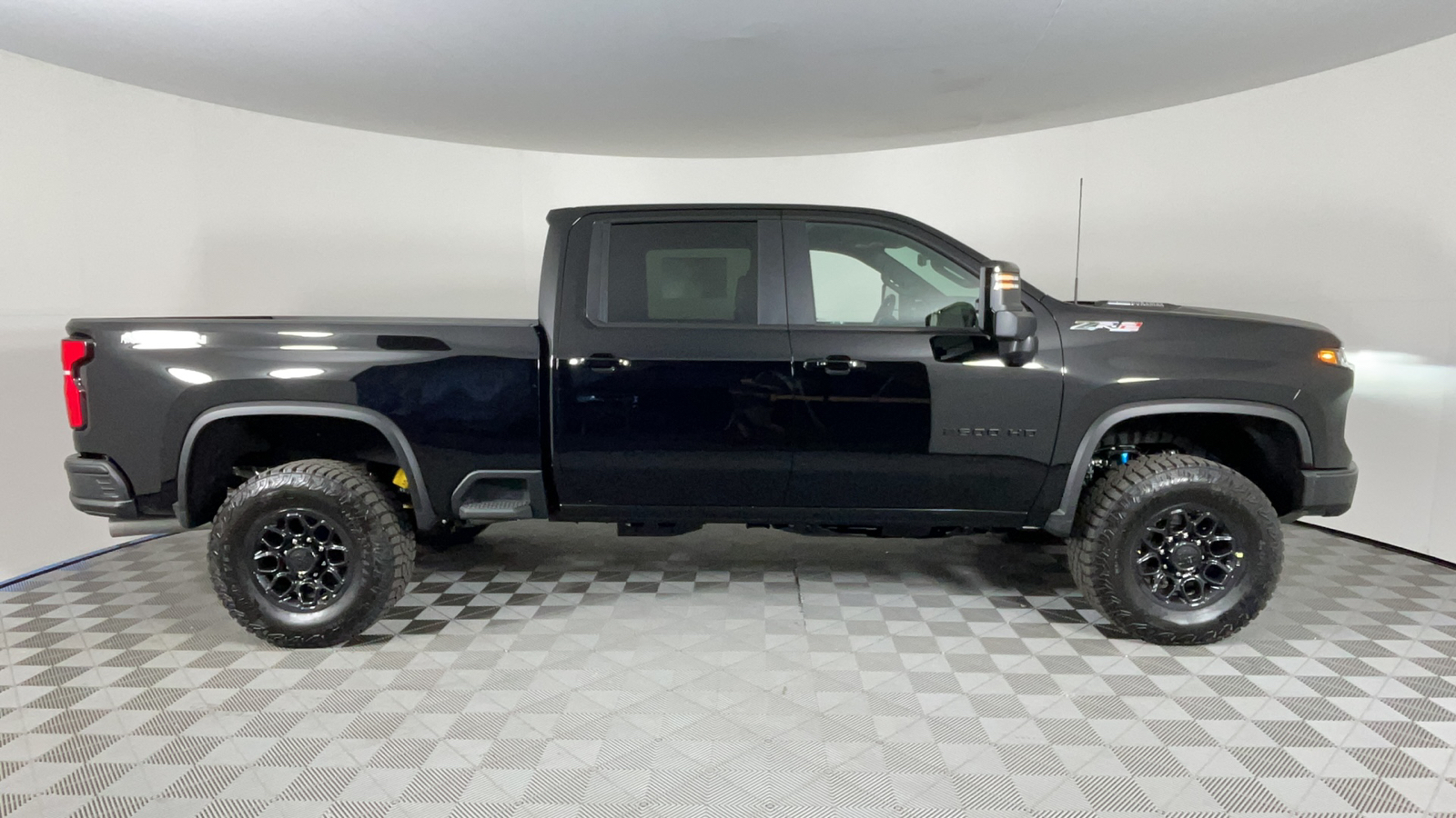 2025 Chevrolet Silverado 2500HD ZR2 3