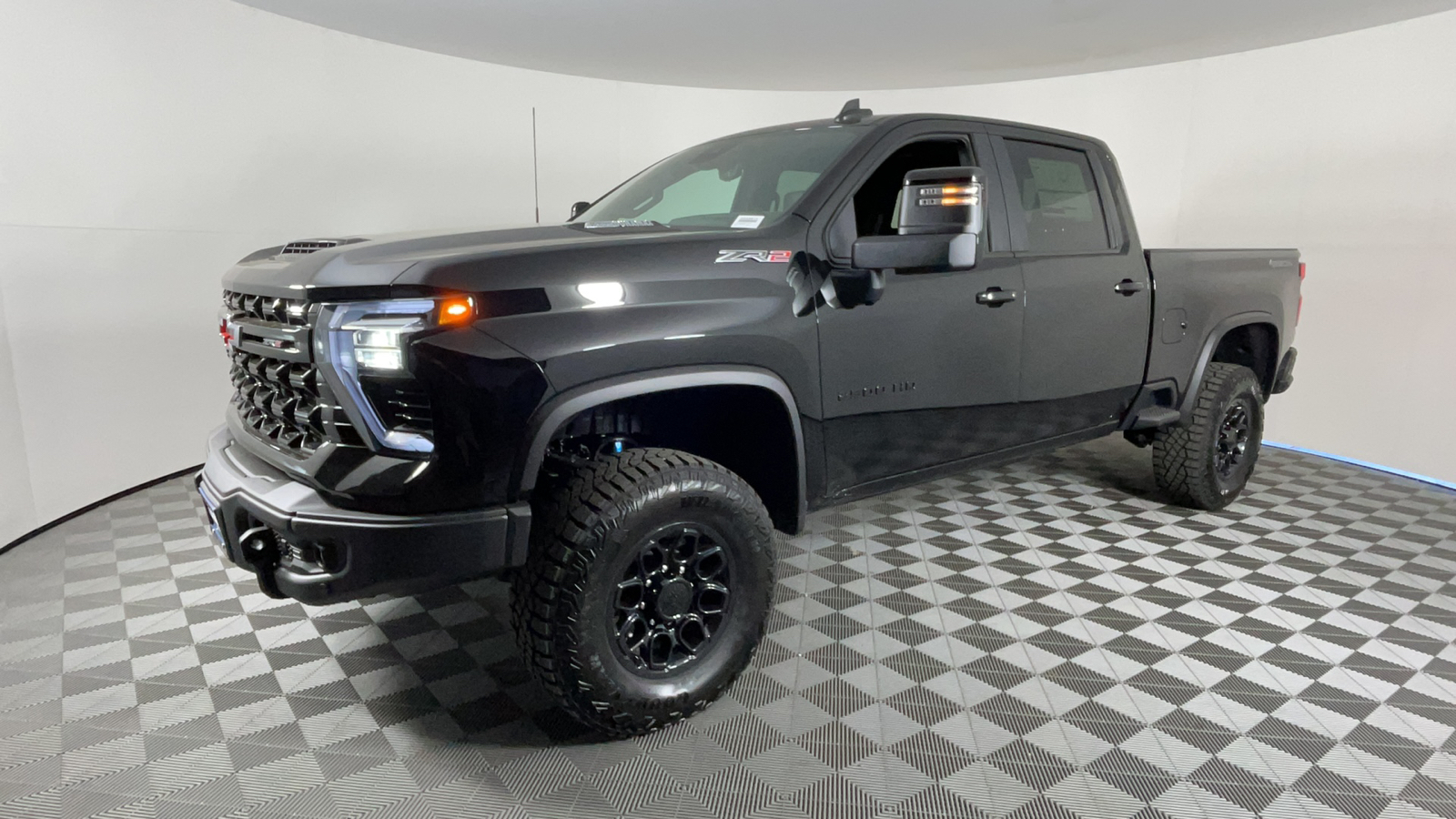 2025 Chevrolet Silverado 2500HD ZR2 8