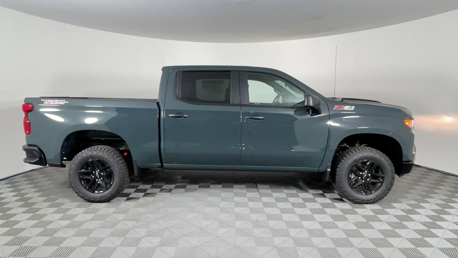 2025 Chevrolet Silverado 1500 Custom Trail Boss 3