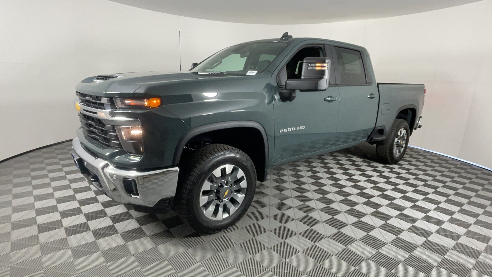 2025 Chevrolet Silverado 2500HD LT 8