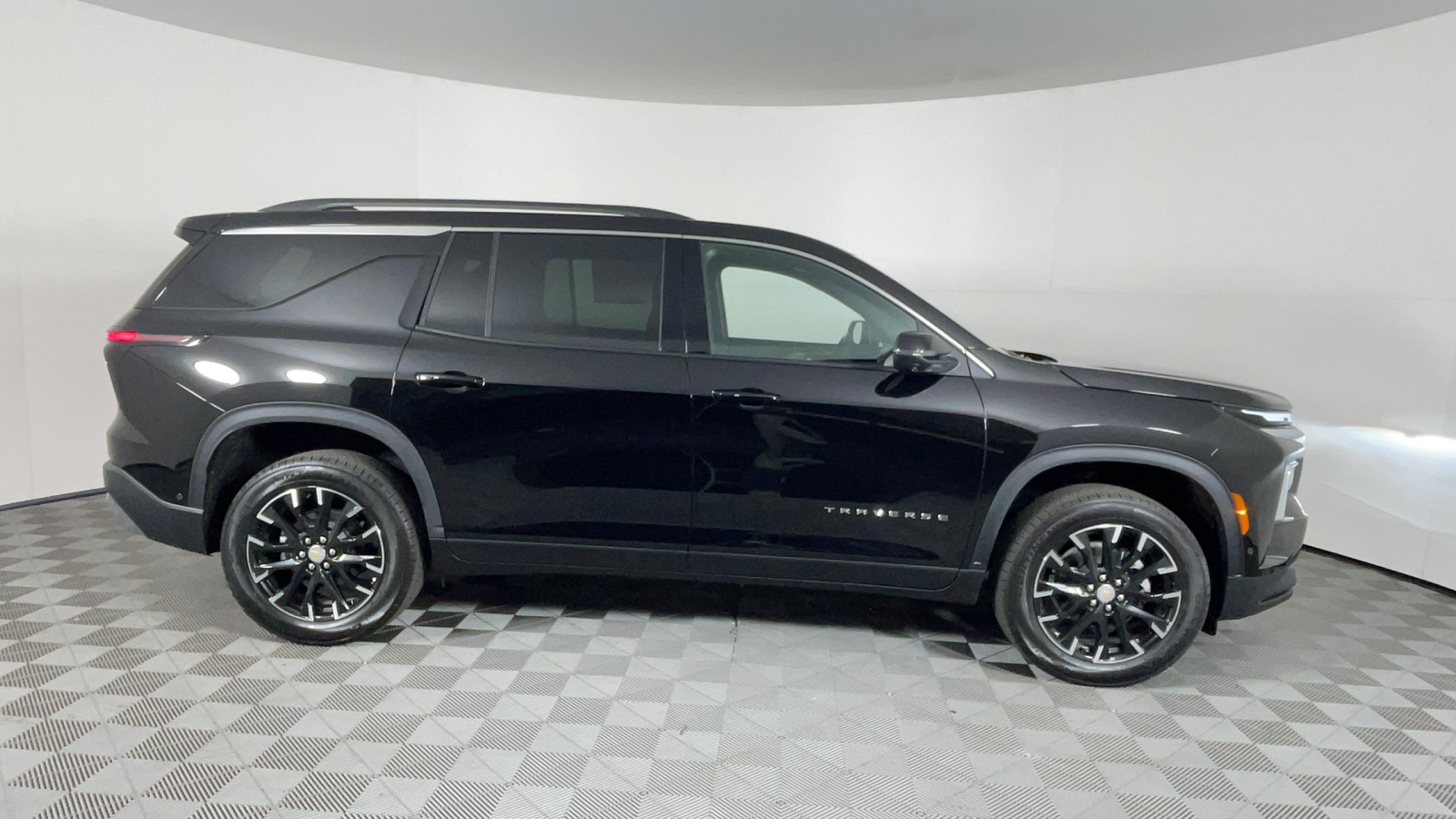 2025 Chevrolet Traverse FWD LT 3