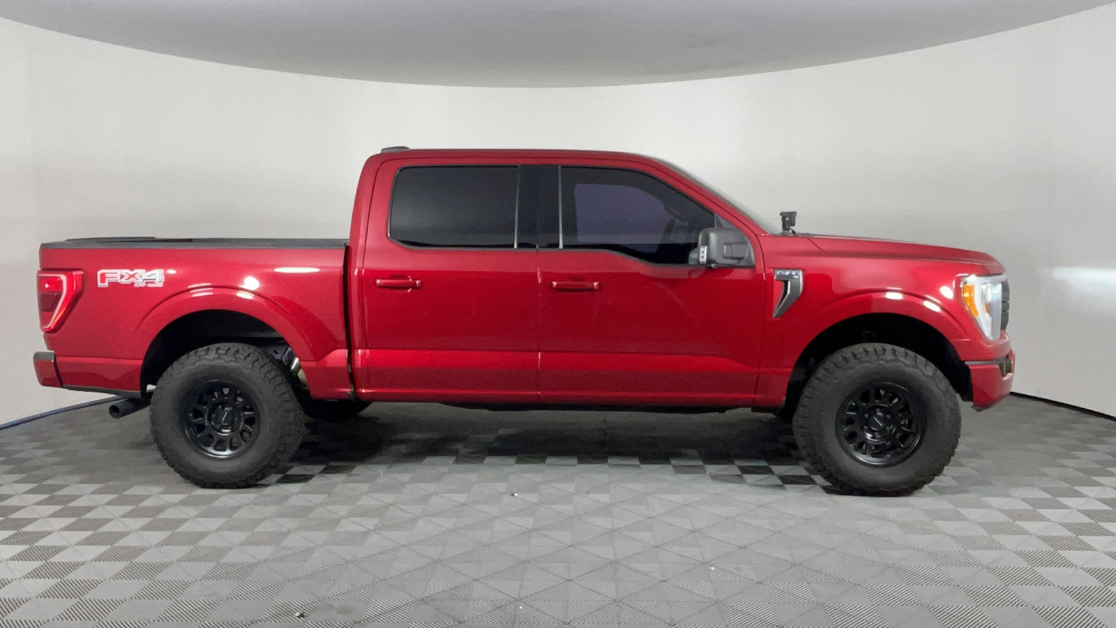 2021 Ford F-150 XLT 2