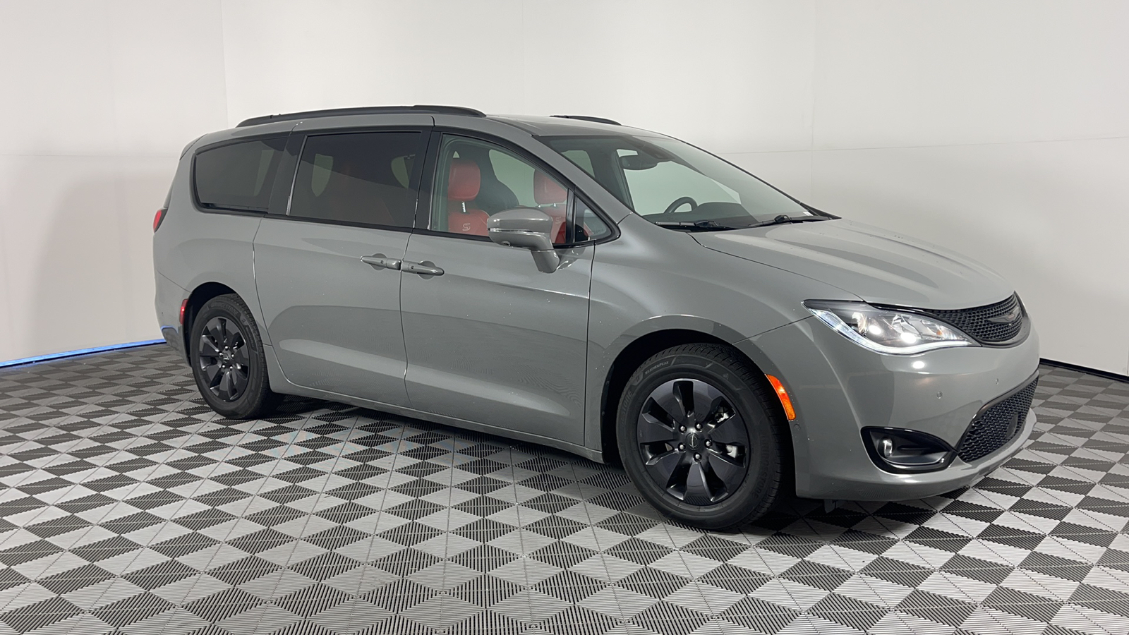 2020 Chrysler Pacifica Hybrid Red S 1