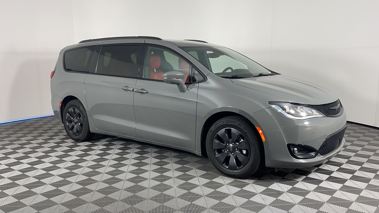 2020 Chrysler Pacifica Hybrid Red S 2