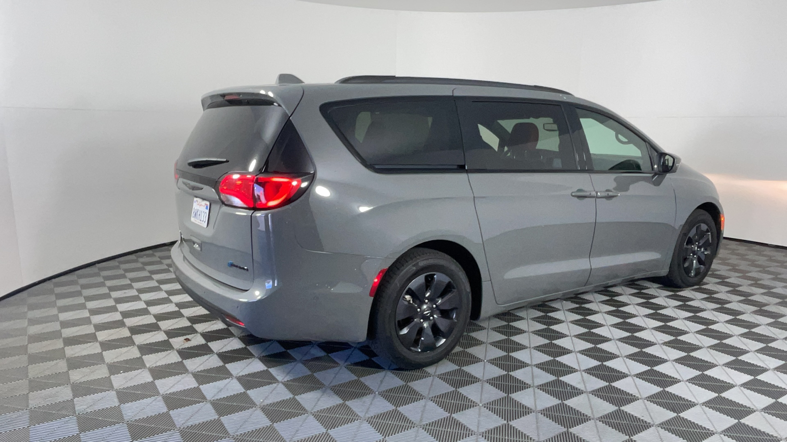 2020 Chrysler Pacifica Hybrid Red S 4