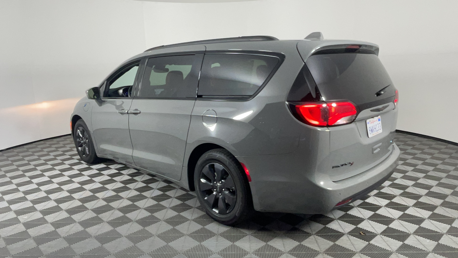 2020 Chrysler Pacifica Hybrid Red S 6