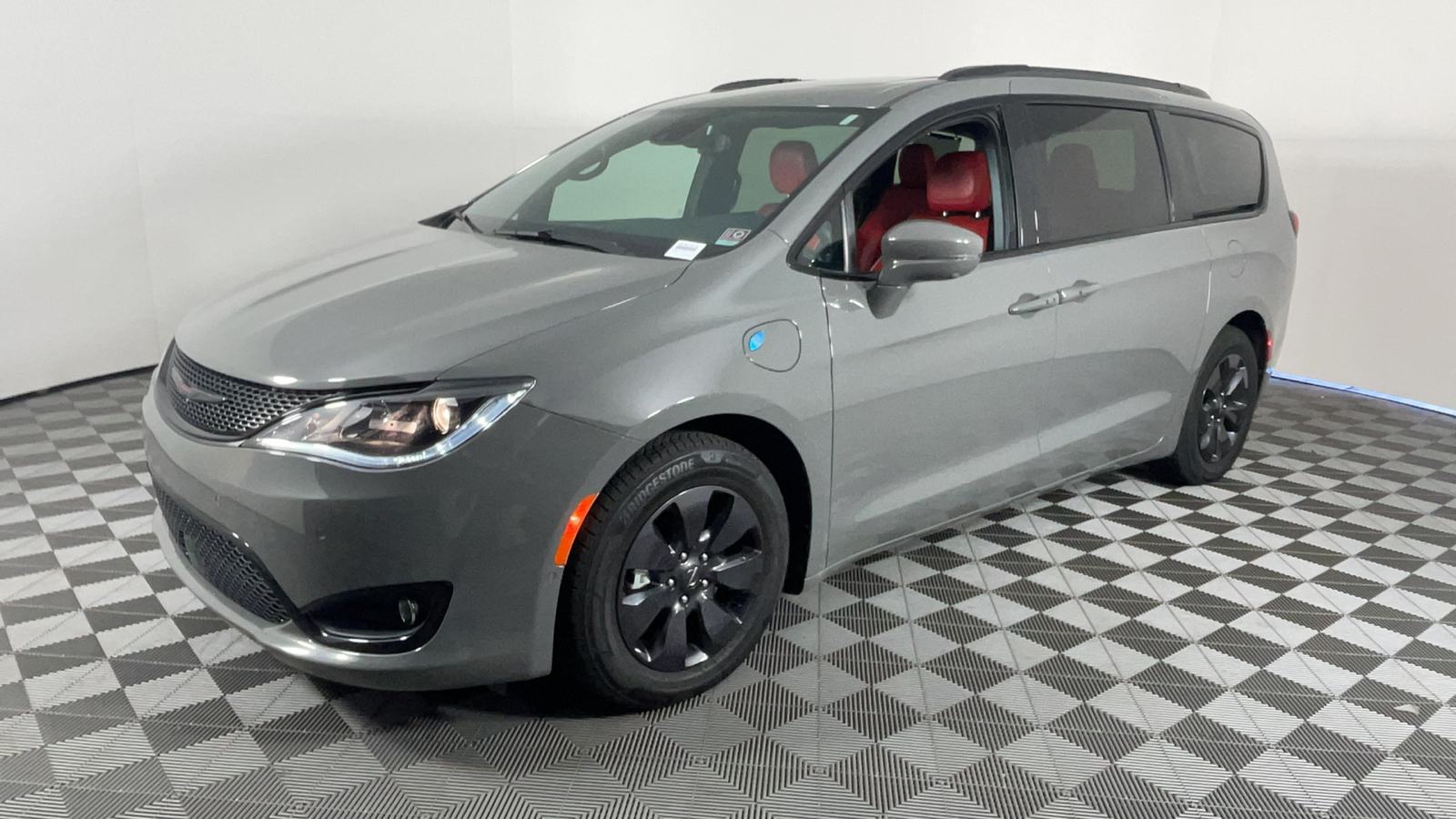 2020 Chrysler Pacifica Hybrid Red S 8