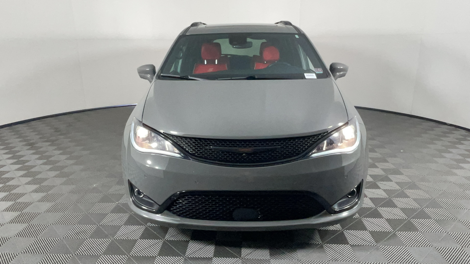 2020 Chrysler Pacifica Hybrid Red S 9