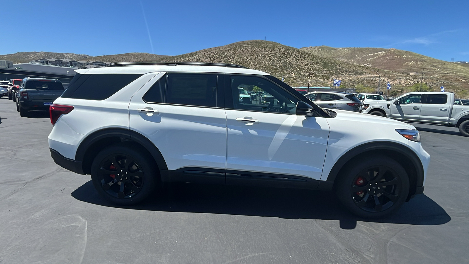 2024 Ford EXPLORER ST 2