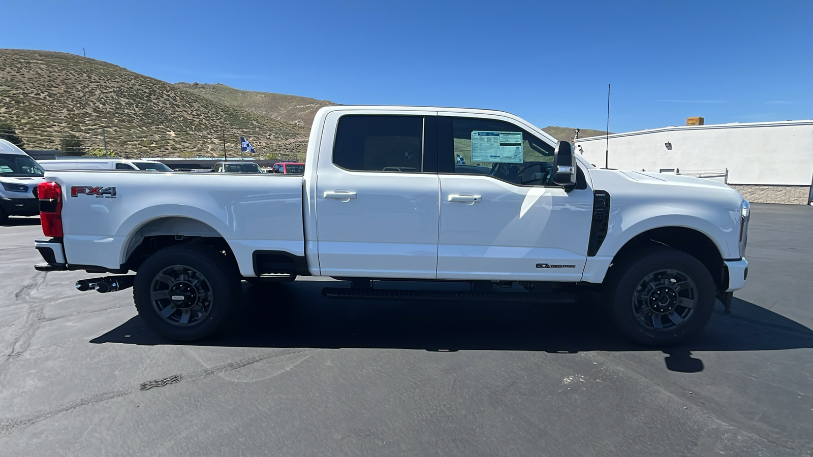 2024 Ford S-DTY F-250 Lariat 2