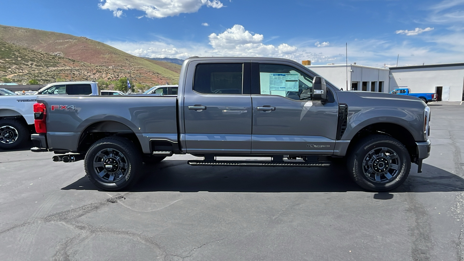 2024 Ford S-DTY F-250 Lariat 2