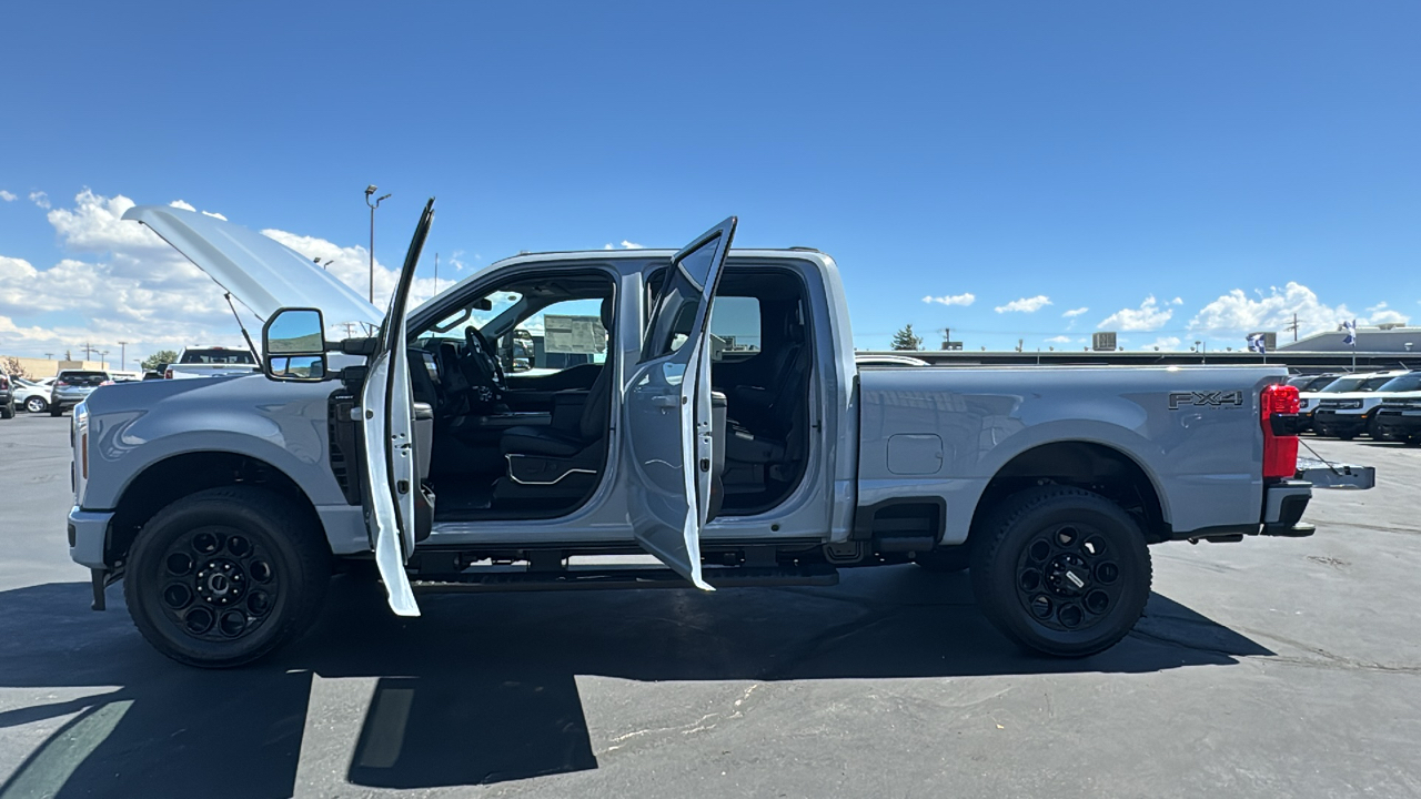 2024 Ford S-DTY F-350 SRW Lariat 11