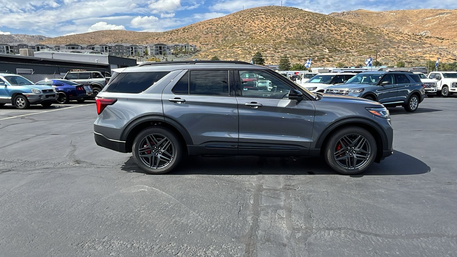 2025 Ford EXPLORER ST 2