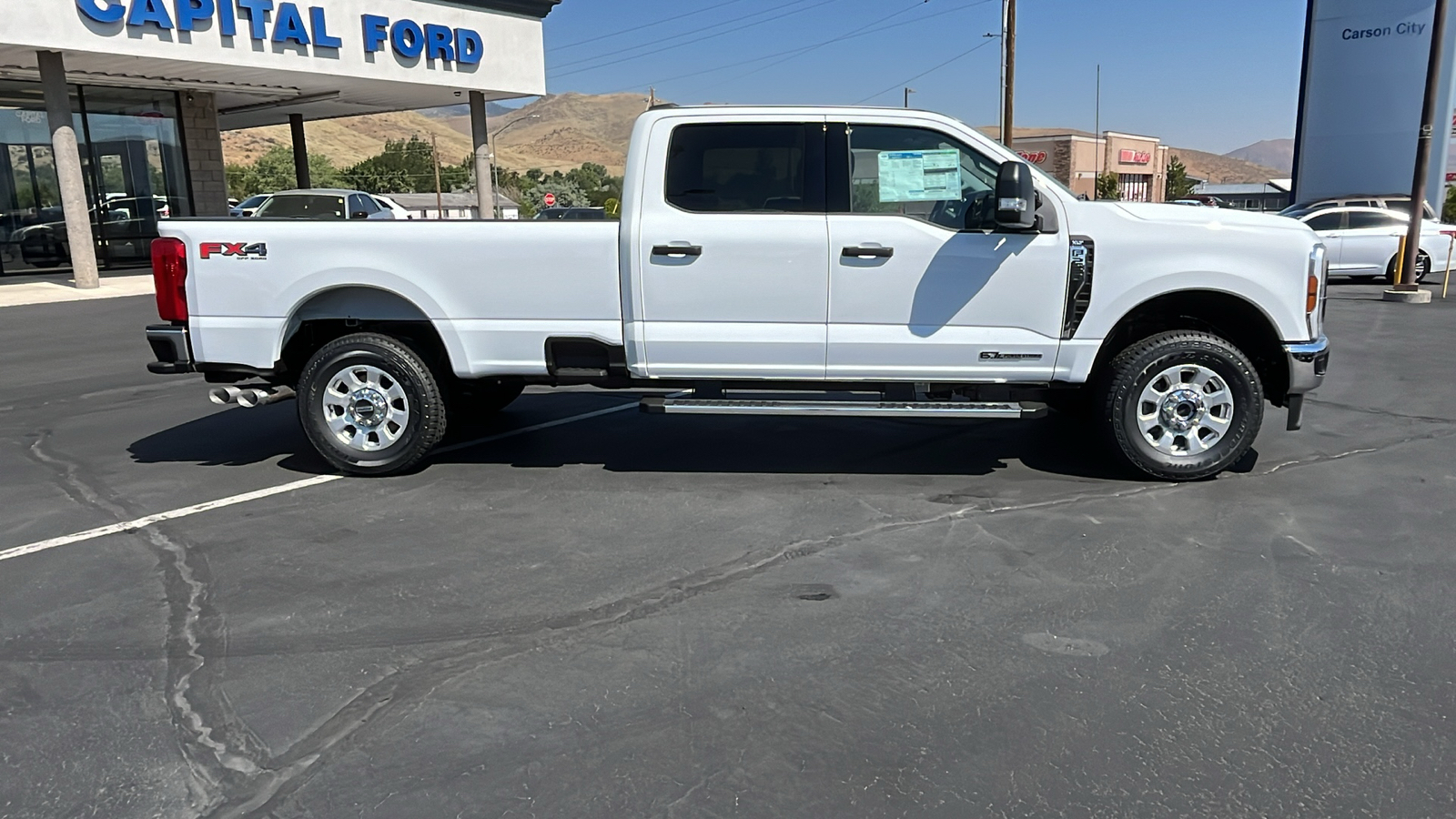 2024 Ford S-DTY F-250 XLT 2