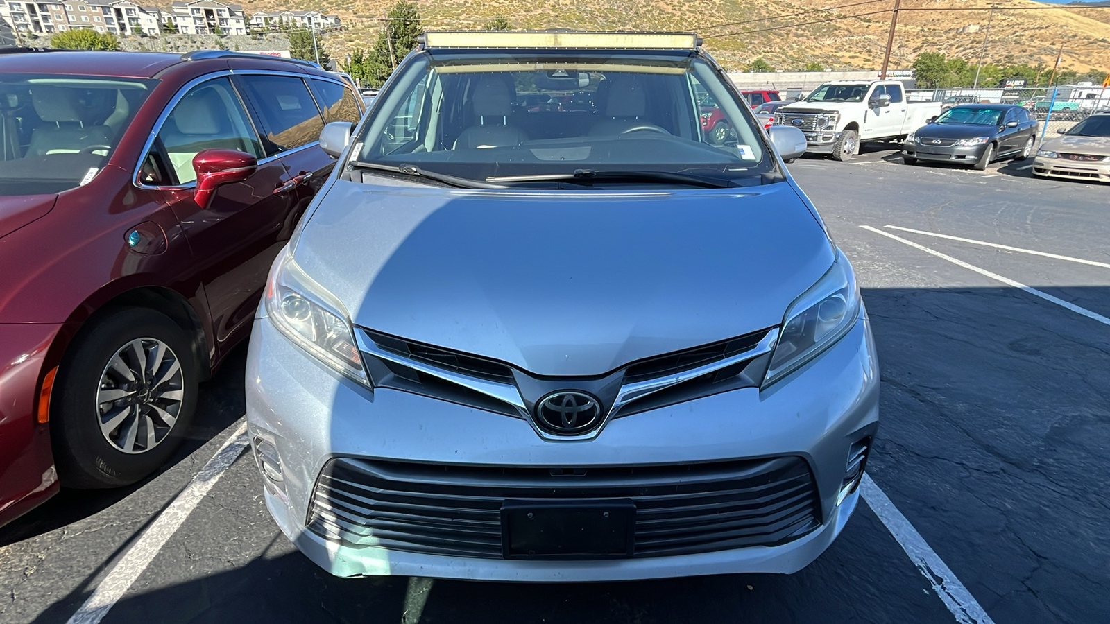 2019 Toyota Sienna XLE 2