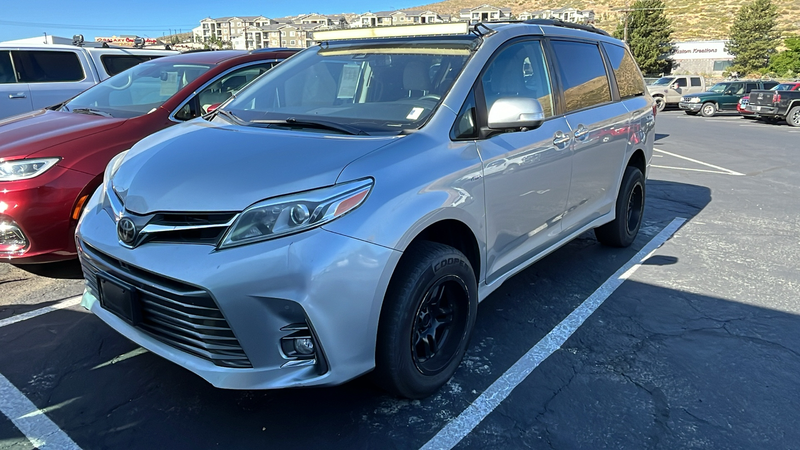 2019 Toyota Sienna XLE 3