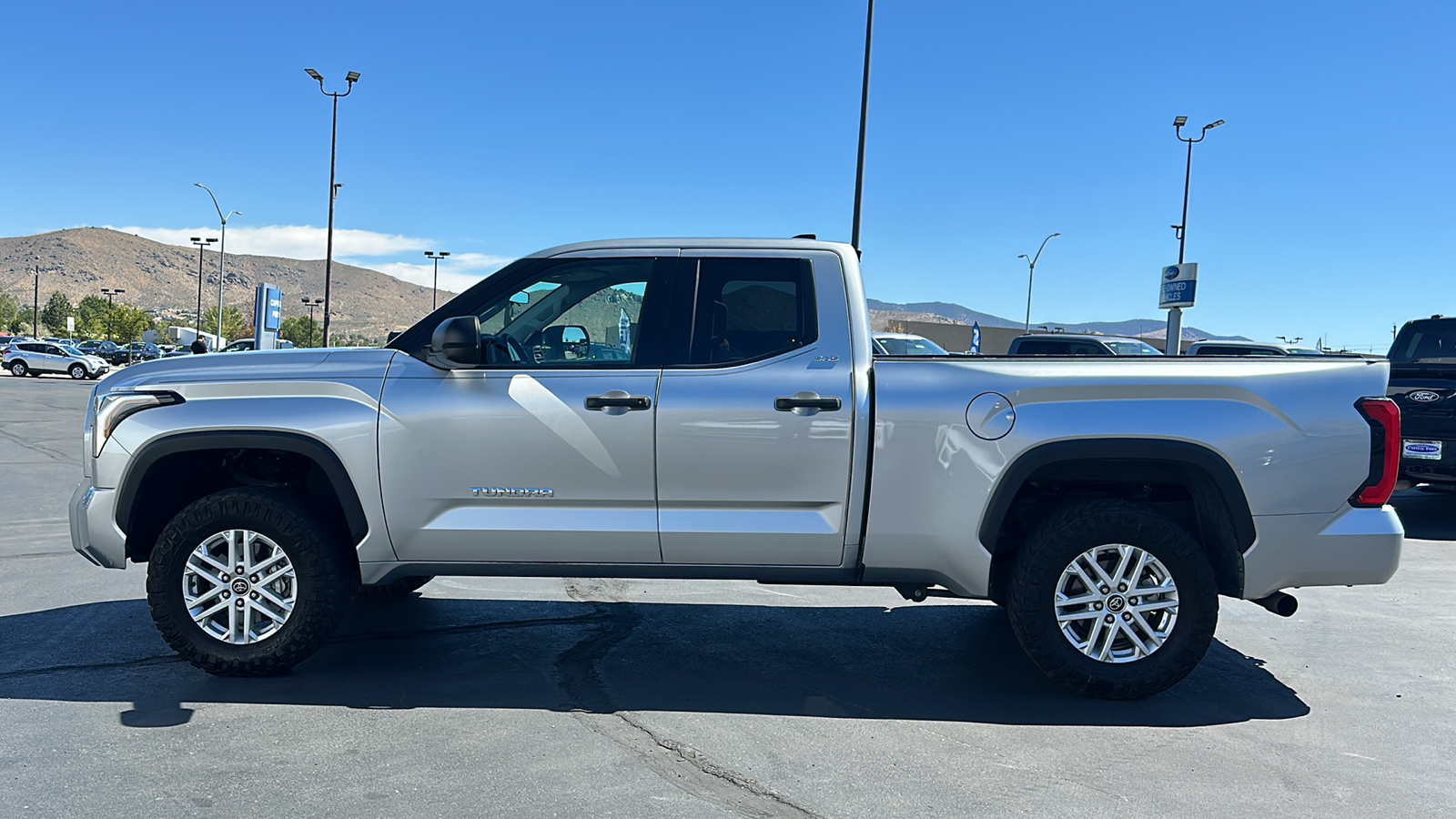 2022 Toyota Tundra 4WD SR5 6