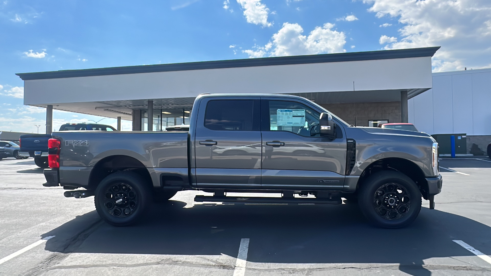 2024 Ford S-DTY F-250 Lariat 2