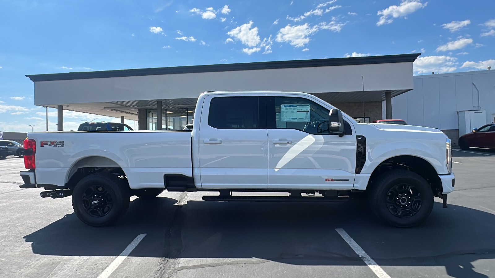 2024 Ford S-DTY F-350 SRW XLT 2