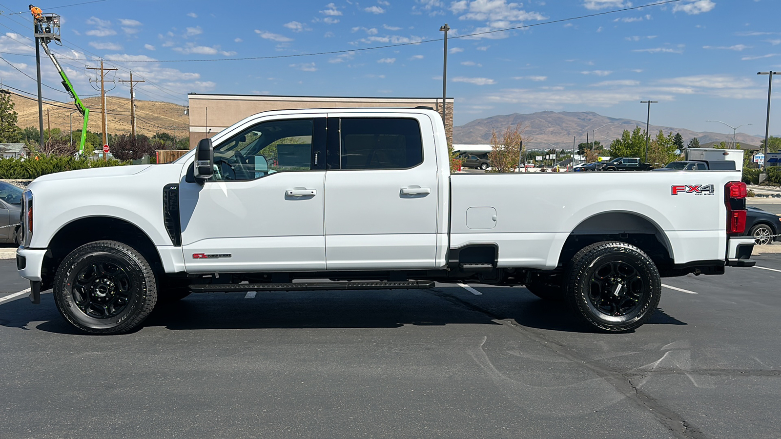 2024 Ford S-DTY F-350 SRW XLT 6