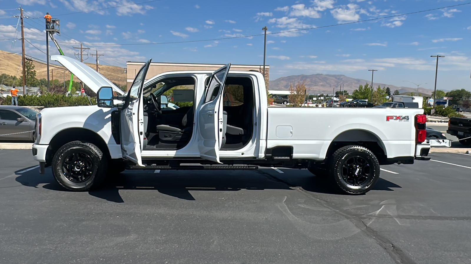 2024 Ford S-DTY F-350 SRW XLT 11