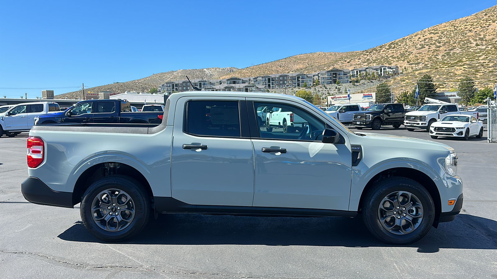 2024 Ford MAVERICK XLT 2