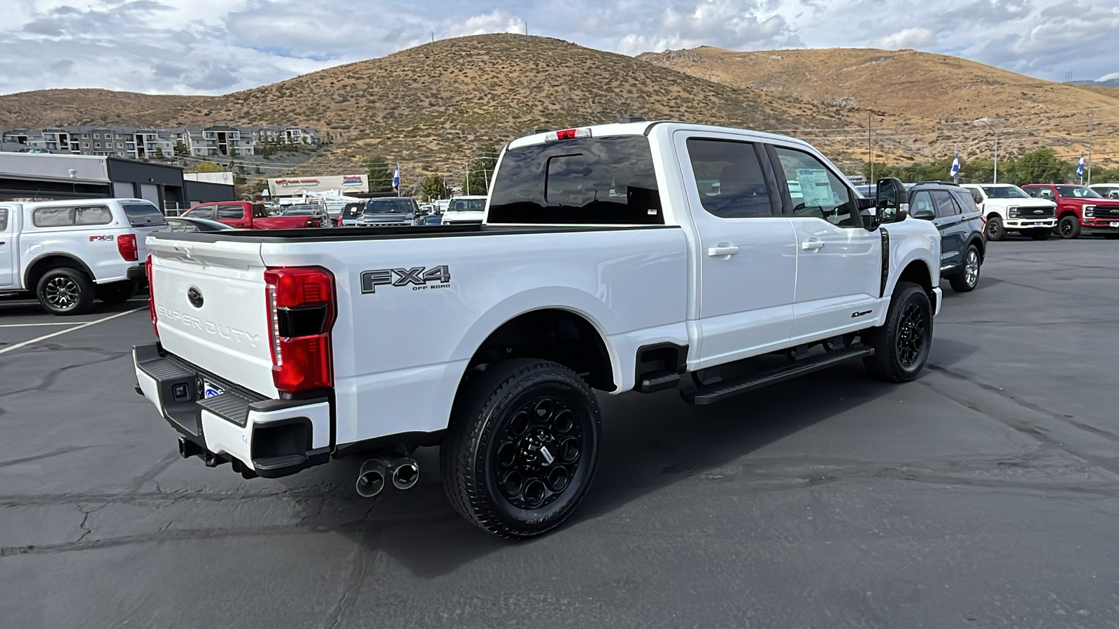 2024 Ford S-DTY F-350 SRW Lariat 3